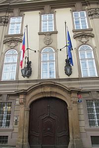 Valdštenská ulice – Kolovratský palác