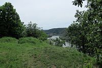 Odcházíme pěšinkou nad řekou