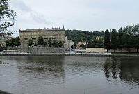 Lodě v plavební komoře u Janáčkova nábřeží