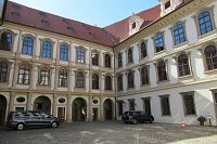Nádvoří Valdštejnského paláce