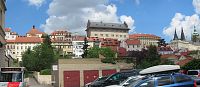 Pohled na Hradčany ze zast. Nemocnice pod Petřínem