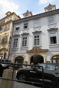 Nerudova ulice - dům U zlaté podkovy