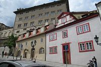 Z Nerudovy ulice vidíme Schwarzenberský palác