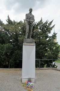 Loretánské náměstí - socha Edvarda Beneše byla odhalena v roce 2005