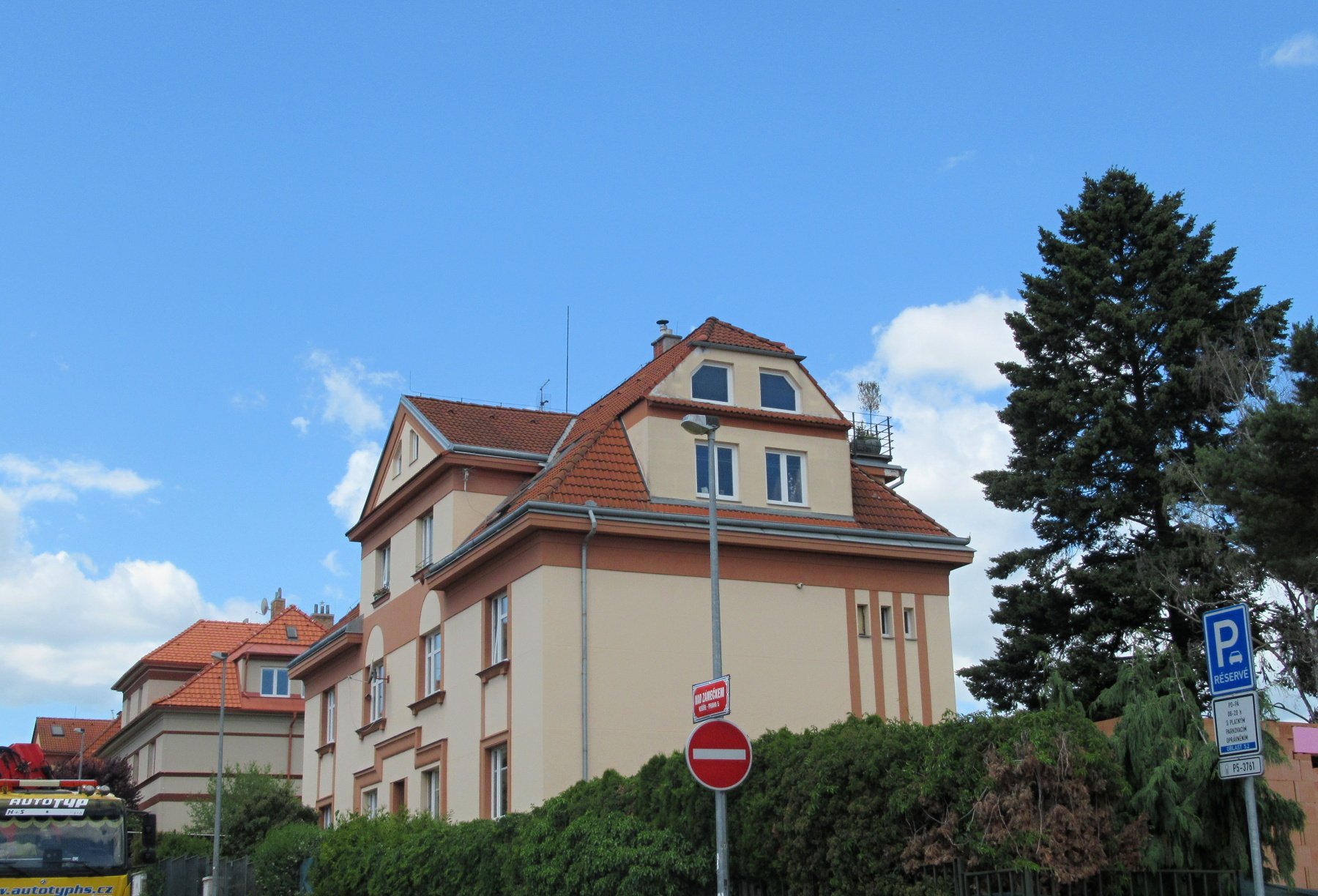 Praha - procházky městem - 6. den: Pražský Semnering; Košíře - park Cibulka - cca 4 km: usedlost Cibulka - Čínský pavilon – vyhlídková věž – novogotická hájovna – socha Diany – kaplička se studánkou - poustevna; Nové Město - pivovar Fuze