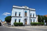 V ulici Čs. armády je bývalá synagoga