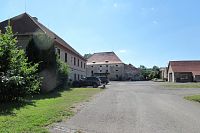Pičín - bývalá tvrz, dnes areál zemědělského družstva