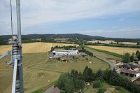 Výhledy z věže na vrch Třemošná a Kozičín (část Příbrami)