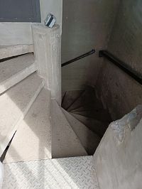 Točité železobetonové schodiště v betonové noze těžní věže