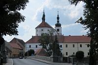 Březnice - kamenný most a kostel sv. Františka a sv. Ignáce