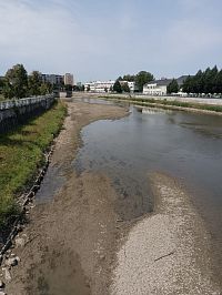 V Bečvě je nějak málo vody - není to jen suchem, chystají se odstranit štěrkopískový nános z jejího koryta