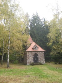 Březina - kaple v parku 