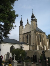 Hřbitovní kaple Všech svatých s kostnicí 