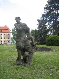 Valeč - zámecký park s koupadlem