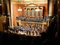 Jeviště s Českou filharmonií