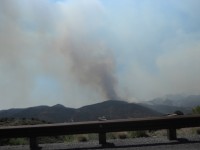 Jedeme do Phoenixu - v dálce hoří les stále víc