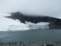 Sem se už muselo pěšky  ledovec nad jezerem Juvvatnet