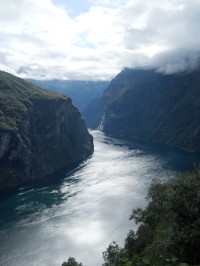Geirangerfjorden a vodopád Sedm sester