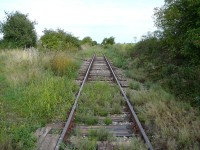 Pohled z nedalekého železničního přejezdu