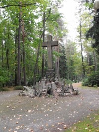 Lesní hřbitov - centrální kříž