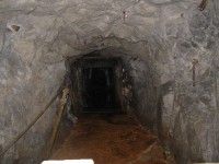 Důlní chodba ještě temnější