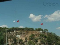 Turecké vlajky tu vlají opravdu všude
