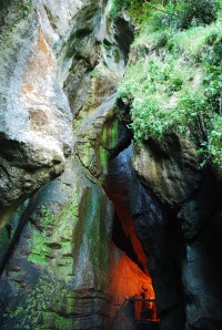Jeskyně a vodopád Varone