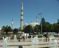 Üscerefeli Cami - mešita se třemi galeriemi