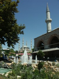 Selimova mešita - vpravo minaret Staré mešity 