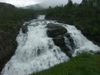 Další vodopád řeky Bjoreia, ještě před velkým vodopádem