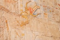 Bohyně Hathor líže ruku královně