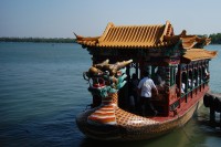 Loď přes jezero Kunming