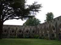 Salisbury - rajský  dvůr katedrály