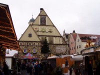 Vánoční trhy na náměstí kolem staré radnice