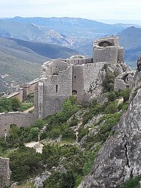 Katarský hrad Peyrepertuse