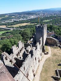 Středověký hrad Rötteln v Bádensku