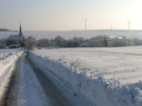 Hraničné Petrovice - větrné elektrárny - pohled z kopce Vyhlídka