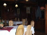 Rejvíz - restaurace - vyřezávané židle