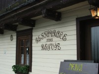 Rejvíz - restaurace - vyřezávané židle