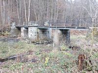 most přes řeku Chrudimku v údolí