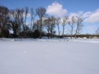 zamrzlé jezero u autokempu v Ostré