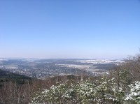 pohled z vyhlídky do údolí Berounky v zimě