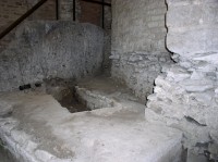 zbytky románské krypty pod basilikou