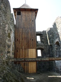 Kamenický hrad - vyhlídková věž postavená v jádře paláce