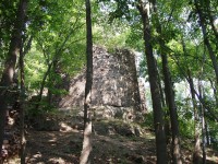 Egerberk nebo také Lestkov – výrazná zřícenina jednoho z nejstarších hradů v kraji