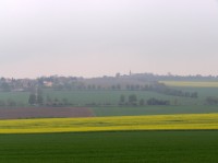 pohled od Bedřichova přes silnici na Křečhoř