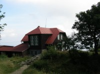 chata na Velkém Javorníku od vrcholu