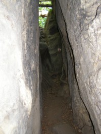 vstup na skalní hrádek Pustý zámek