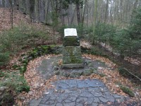 Karlovy Vary – kamenná kniha v lázeňských lesích