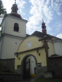 Farní kostel svatého Lukáše v obci Křečovice (Neveklov)
